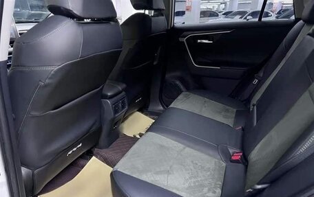 Toyota RAV4, 2022 год, 2 690 000 рублей, 20 фотография