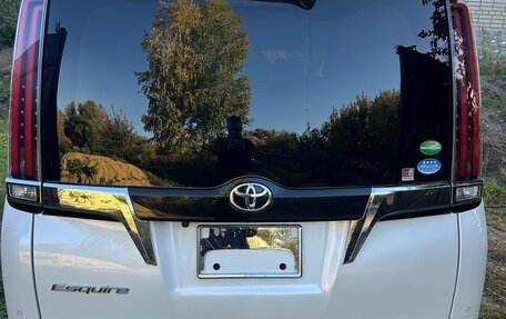 Toyota Esquire I, 2020 год, 3 500 000 рублей, 2 фотография