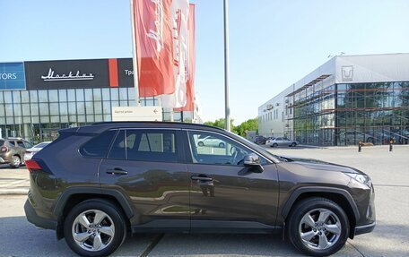 Toyota RAV4, 2021 год, 3 300 000 рублей, 5 фотография