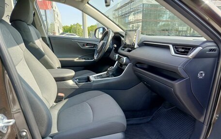 Toyota RAV4, 2021 год, 3 300 000 рублей, 13 фотография