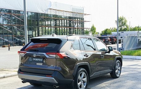 Toyota RAV4, 2021 год, 3 300 000 рублей, 6 фотография