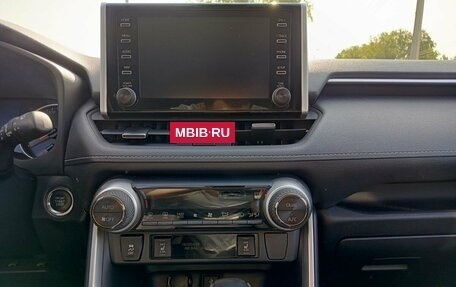 Toyota RAV4, 2021 год, 3 300 000 рублей, 18 фотография