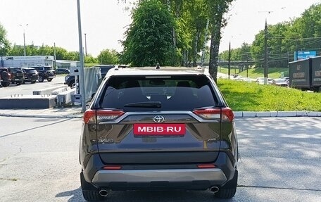 Toyota RAV4, 2021 год, 3 300 000 рублей, 7 фотография
