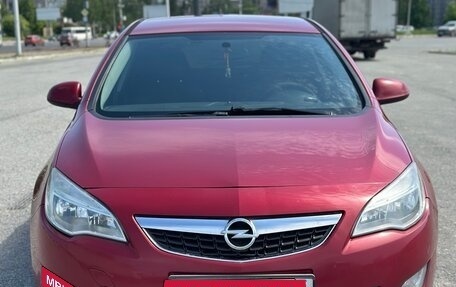 Opel Astra J, 2011 год, 590 000 рублей, 2 фотография