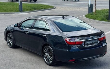 Toyota Camry, 2017 год, 2 250 000 рублей, 2 фотография