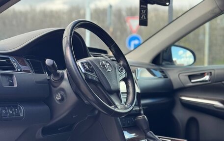 Toyota Camry, 2017 год, 2 250 000 рублей, 8 фотография