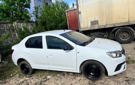 Renault Logan II, 2017 год, 425 000 рублей, 2 фотография