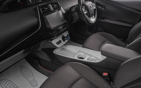 Toyota Prius IV XW50, 2016 год, 1 799 000 рублей, 7 фотография