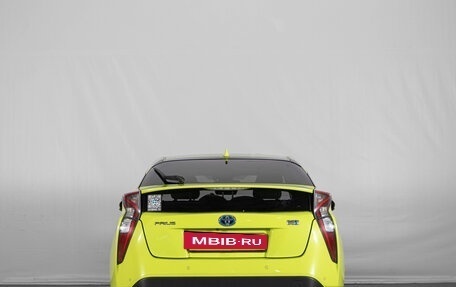 Toyota Prius IV XW50, 2016 год, 1 799 000 рублей, 4 фотография
