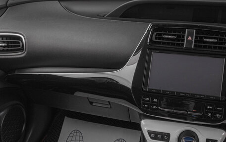 Toyota Prius IV XW50, 2016 год, 1 799 000 рублей, 14 фотография