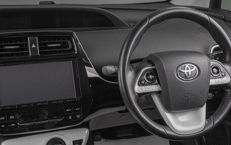 Toyota Prius IV XW50, 2016 год, 1 799 000 рублей, 15 фотография