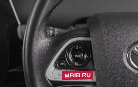 Toyota Prius IV XW50, 2016 год, 1 799 000 рублей, 11 фотография