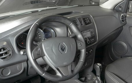 Renault Logan II, 2018 год, 930 700 рублей, 3 фотография
