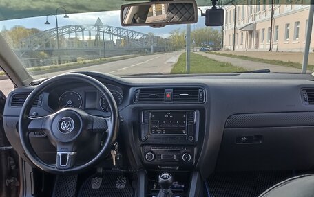 Volkswagen Jetta VI, 2011 год, 1 200 000 рублей, 13 фотография