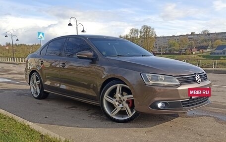 Volkswagen Jetta VI, 2011 год, 1 200 000 рублей, 6 фотография