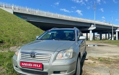 Toyota Avensis III рестайлинг, 2005 год, 900 000 рублей, 1 фотография