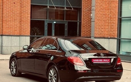 Mercedes-Benz E-Класс, 2019 год, 2 350 000 рублей, 2 фотография