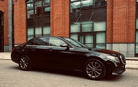 Mercedes-Benz E-Класс, 2019 год, 2 350 000 рублей, 11 фотография