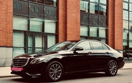 Mercedes-Benz E-Класс, 2019 год, 2 350 000 рублей, 10 фотография