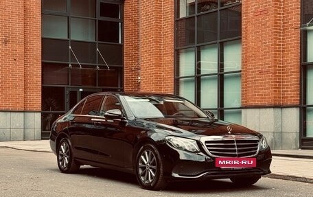 Mercedes-Benz E-Класс, 2019 год, 2 350 000 рублей, 4 фотография