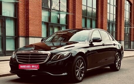 Mercedes-Benz E-Класс, 2019 год, 2 350 000 рублей, 3 фотография
