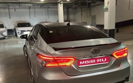 Toyota Camry, 2018 год, 3 129 000 рублей, 2 фотография