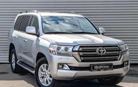 Toyota Land Cruiser 200, 2019 год, 6 950 000 рублей, 3 фотография