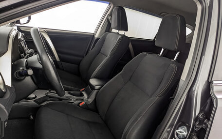 Toyota RAV4, 2015 год, 1 795 000 рублей, 20 фотография
