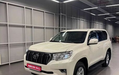 Toyota Land Cruiser Prado 150 рестайлинг 2, 2021 год, 5 497 000 рублей, 1 фотография