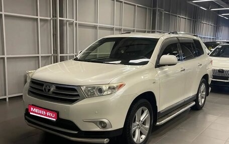 Toyota Highlander III, 2013 год, 2 397 000 рублей, 1 фотография