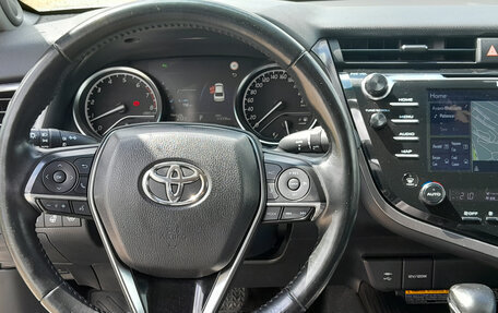 Toyota Camry, 2018 год, 2 850 000 рублей, 10 фотография