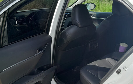Toyota Camry, 2018 год, 2 850 000 рублей, 8 фотография