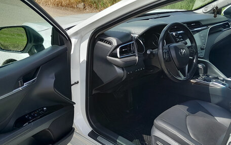 Toyota Camry, 2018 год, 2 850 000 рублей, 15 фотография