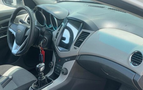 Chevrolet Cruze II, 2011 год, 608 000 рублей, 10 фотография