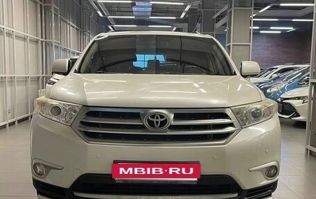 Toyota Highlander III, 2013 год, 2 397 000 рублей, 3 фотография