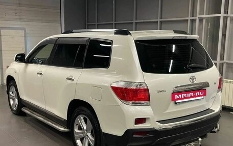 Toyota Highlander III, 2013 год, 2 397 000 рублей, 2 фотография
