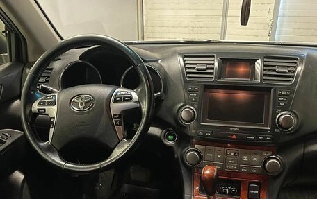 Toyota Highlander III, 2013 год, 2 397 000 рублей, 13 фотография