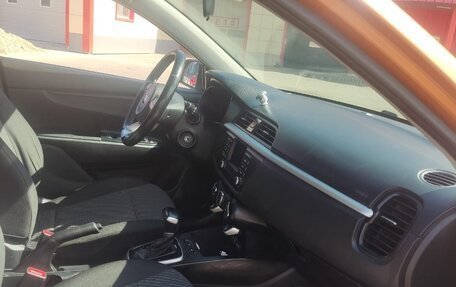 KIA Rio IV, 2018 год, 950 000 рублей, 9 фотография
