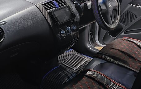 Mitsubishi Colt VI рестайлинг, 2003 год, 360 000 рублей, 11 фотография
