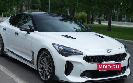 KIA Stinger I, 2018 год, 2 700 000 рублей, 2 фотография