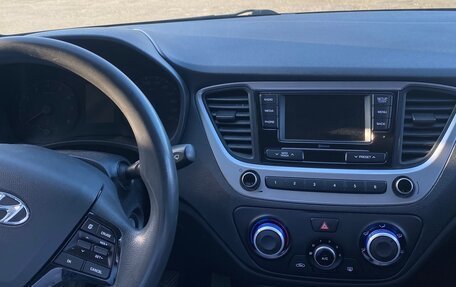 Hyundai Solaris II рестайлинг, 2017 год, 840 000 рублей, 6 фотография