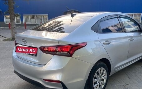 Hyundai Solaris II рестайлинг, 2017 год, 840 000 рублей, 2 фотография