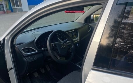Hyundai Solaris II рестайлинг, 2017 год, 840 000 рублей, 5 фотография