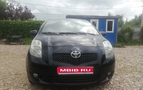 Toyota Yaris III рестайлинг, 2007 год, 578 000 рублей, 1 фотография