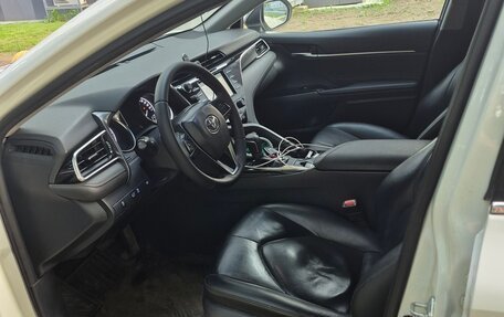 Toyota Camry, 2019 год, 1 800 000 рублей, 6 фотография