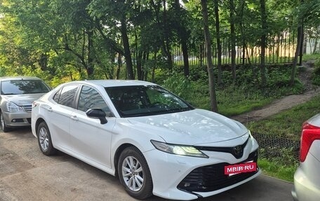 Toyota Camry, 2019 год, 1 800 000 рублей, 3 фотография