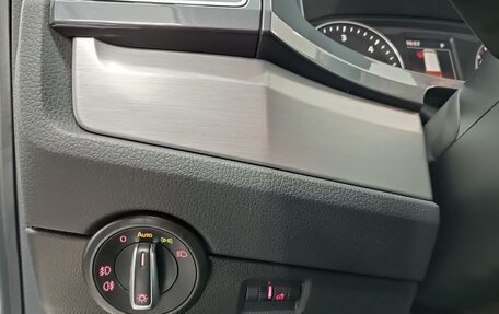 Volkswagen Caravelle T6 рестайлинг, 2018 год, 3 800 000 рублей, 11 фотография