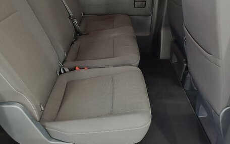 Volkswagen Caravelle T6 рестайлинг, 2018 год, 3 800 000 рублей, 20 фотография