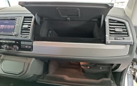 Volkswagen Caravelle T6 рестайлинг, 2018 год, 3 800 000 рублей, 16 фотография