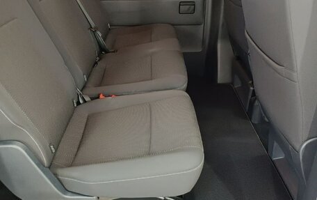 Volkswagen Caravelle T6 рестайлинг, 2018 год, 3 800 000 рублей, 19 фотография
